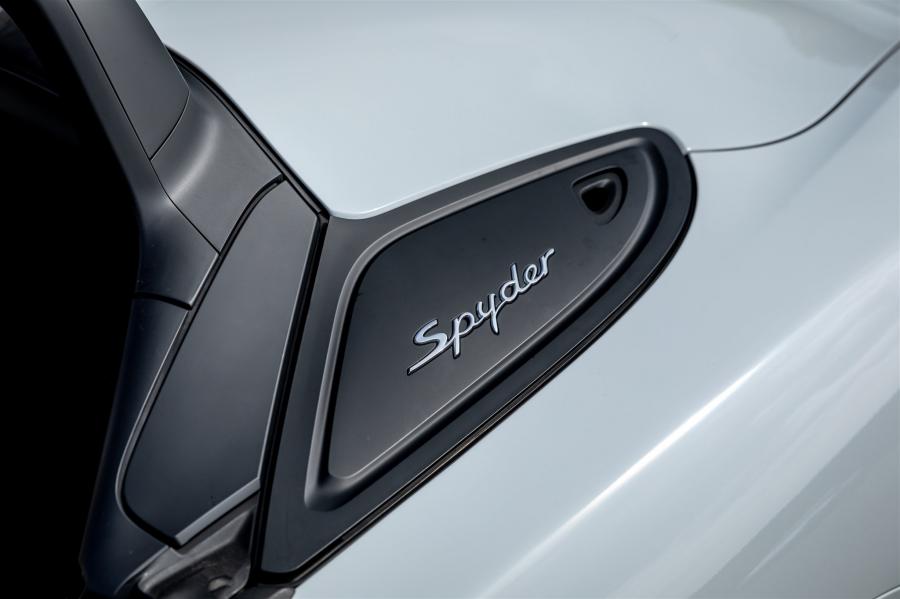 Детали экстерьера Porsche Boxster Spyder (981) 2016 года  (фото 24 из 72)
